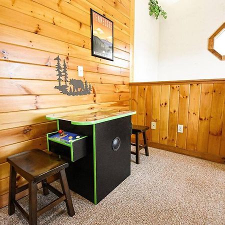 Four Private Suites - Hot Tub - Arcade - Fast Wi-Fi - One Minute To Parkway Fun Pigeon Forge Kültér fotó