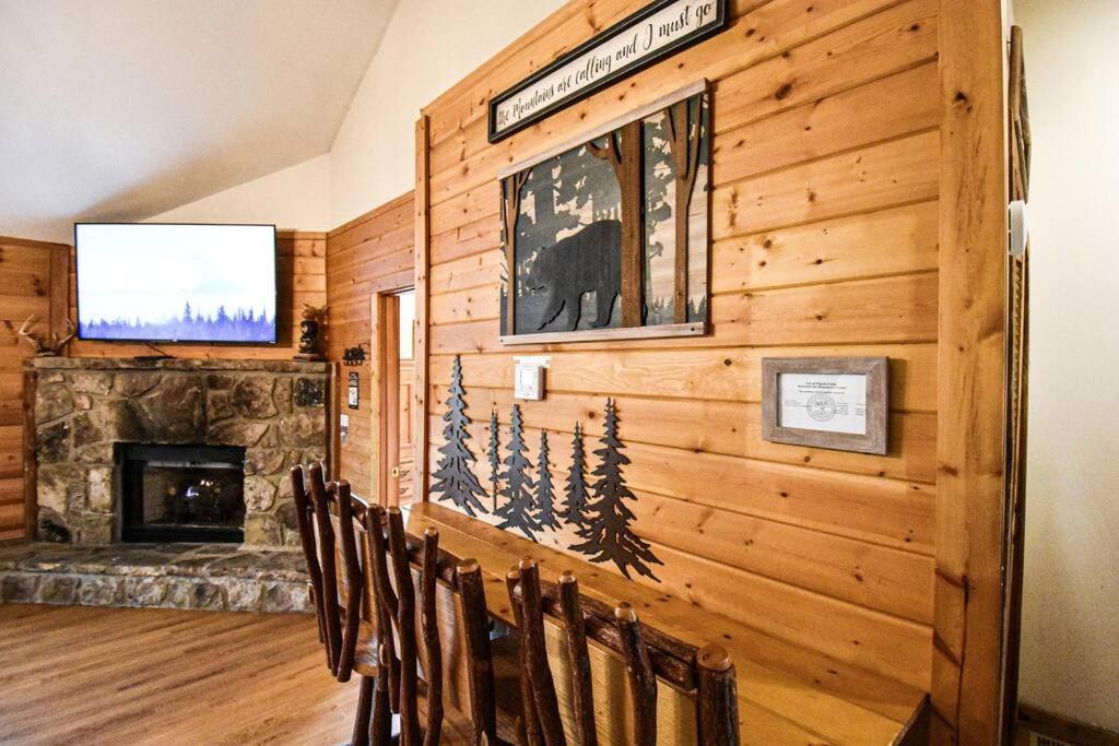 Four Private Suites - Hot Tub - Arcade - Fast Wi-Fi - One Minute To Parkway Fun Pigeon Forge Kültér fotó