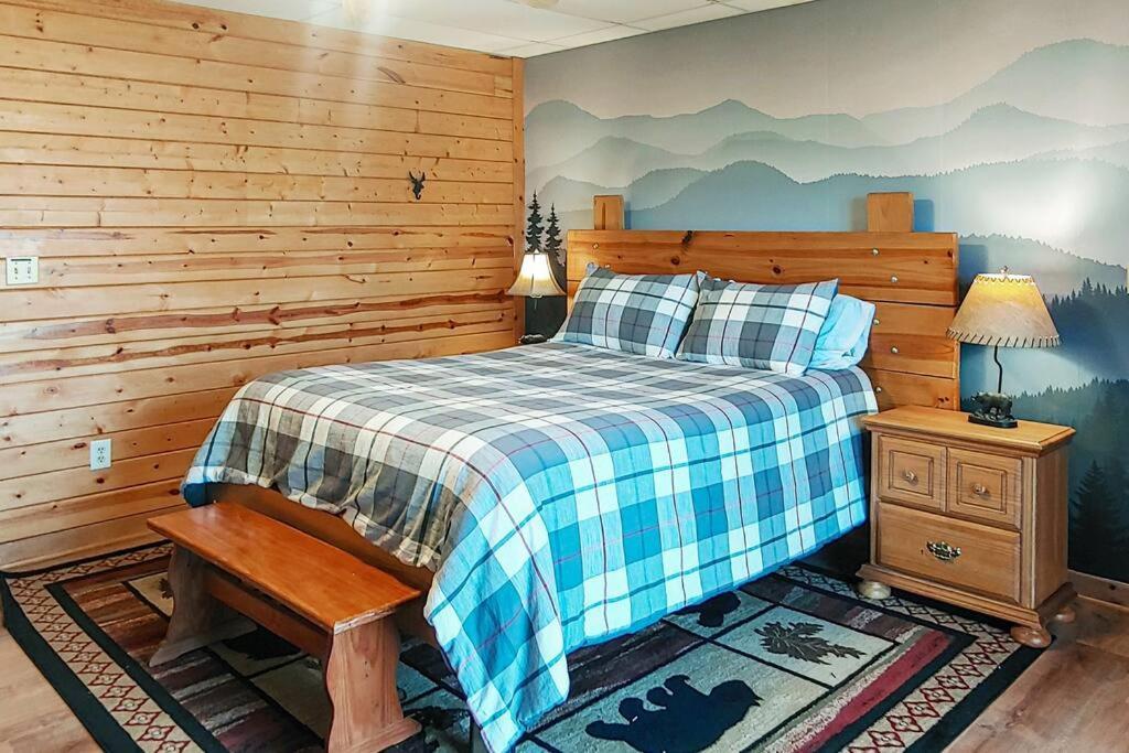 Four Private Suites - Hot Tub - Arcade - Fast Wi-Fi - One Minute To Parkway Fun Pigeon Forge Kültér fotó