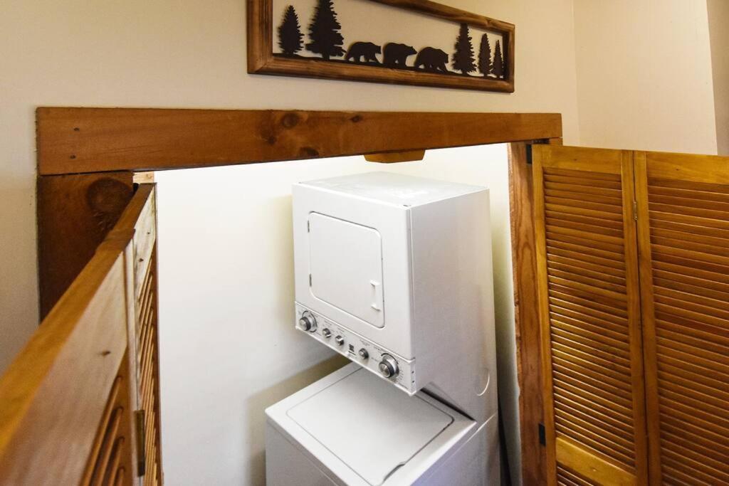 Four Private Suites - Hot Tub - Arcade - Fast Wi-Fi - One Minute To Parkway Fun Pigeon Forge Kültér fotó