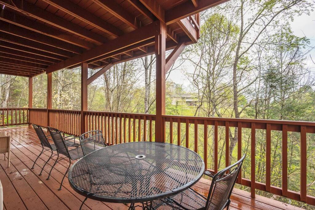 Four Private Suites - Hot Tub - Arcade - Fast Wi-Fi - One Minute To Parkway Fun Pigeon Forge Kültér fotó