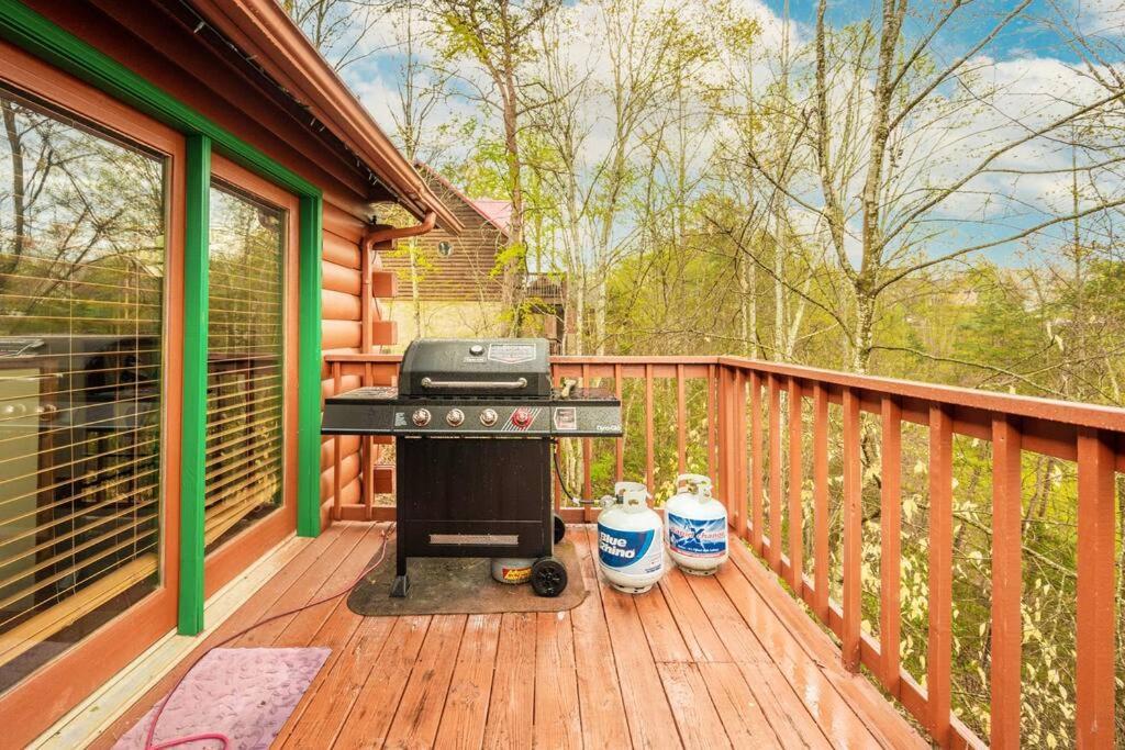 Four Private Suites - Hot Tub - Arcade - Fast Wi-Fi - One Minute To Parkway Fun Pigeon Forge Kültér fotó