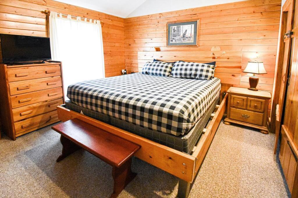 Four Private Suites - Hot Tub - Arcade - Fast Wi-Fi - One Minute To Parkway Fun Pigeon Forge Kültér fotó