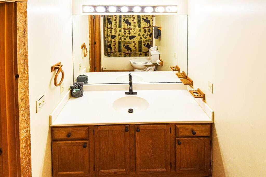 Four Private Suites - Hot Tub - Arcade - Fast Wi-Fi - One Minute To Parkway Fun Pigeon Forge Kültér fotó
