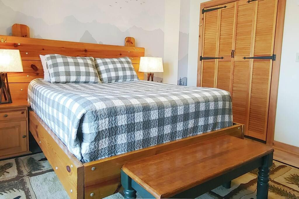 Four Private Suites - Hot Tub - Arcade - Fast Wi-Fi - One Minute To Parkway Fun Pigeon Forge Kültér fotó