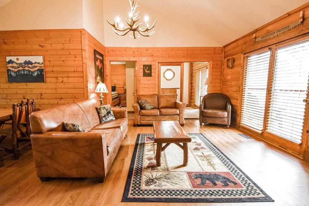 Four Private Suites - Hot Tub - Arcade - Fast Wi-Fi - One Minute To Parkway Fun Pigeon Forge Kültér fotó