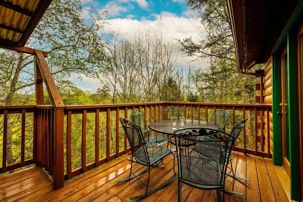 Four Private Suites - Hot Tub - Arcade - Fast Wi-Fi - One Minute To Parkway Fun Pigeon Forge Kültér fotó